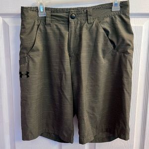Under Armour striped green mens  shorts